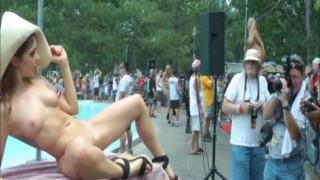 Clip sex hoa hậu quốc tế khỏa thân giữa phố